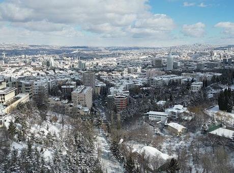 Ankara beyaza büründü! kar kalınlığı 10 santime ulaştı