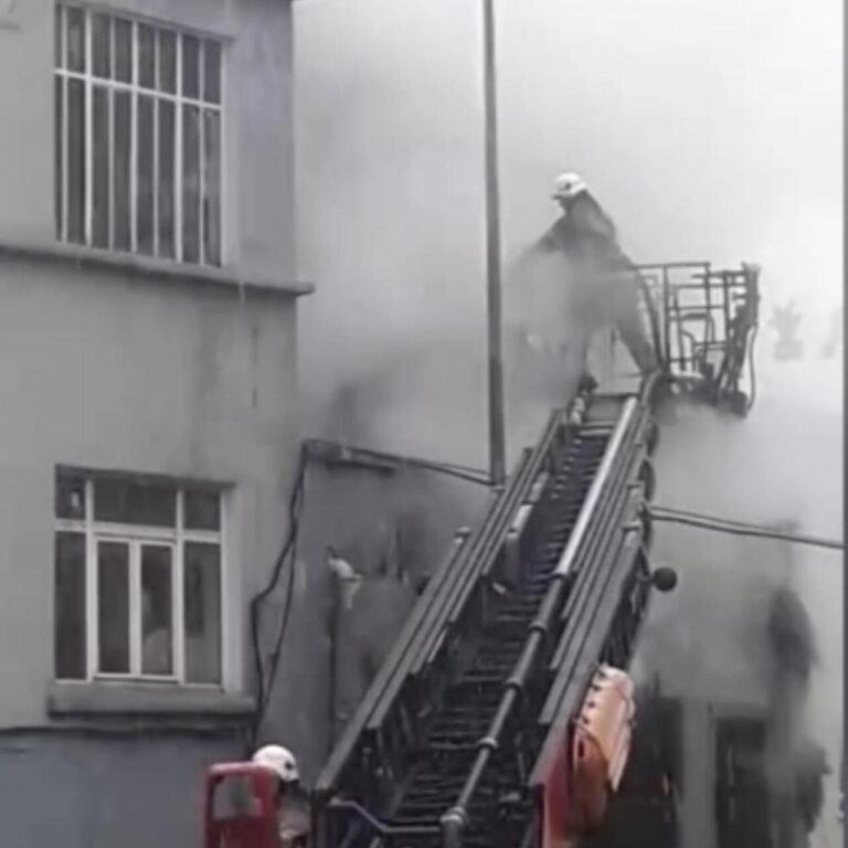 Beyoğlu'nda yangın! Can kaybı var