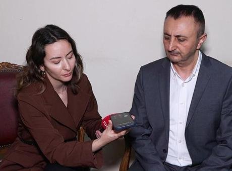 Bilim ödüllü profesöre büyük şok! Telefonda istenilen numaraları yazdı, sonrasında olanlara inanamadı