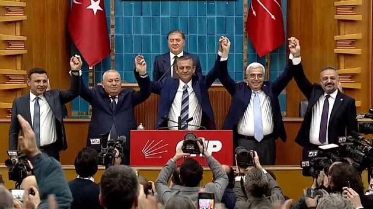 cemal-enginyurt-ve-salih-uzun-chpye-katildi-demokrasi-mucadelesinde-birlikte-olacagiz