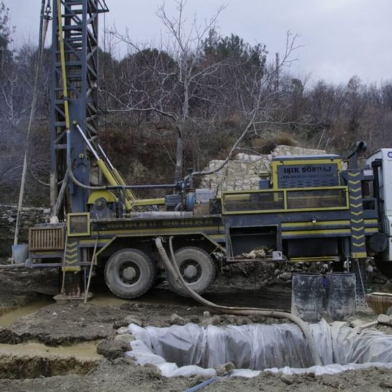 Honaz'da üreticiler için sondaj çalışması