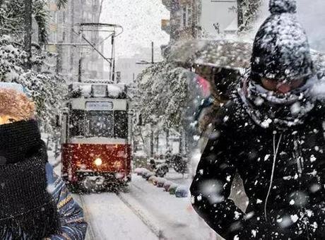 İstanbul buz gibi! Kar yağışı devam edecek mi? Okullar tatil olur mu?