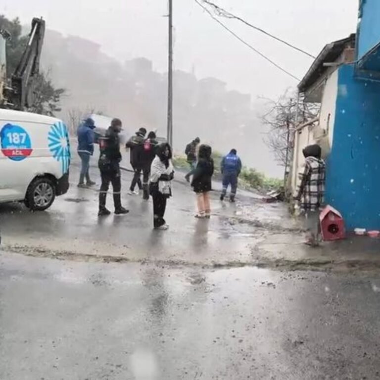 İstanbul'da heyelan paniği!