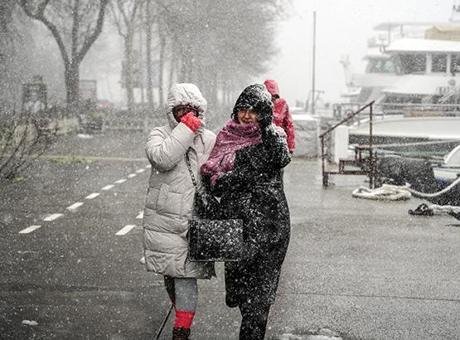 İstanbul'da kar alarmı! Şehir hatlarının tüm seferleri iptal edildi