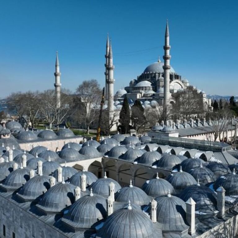 İstanbul'un camileri "Ramazan"a hazır
