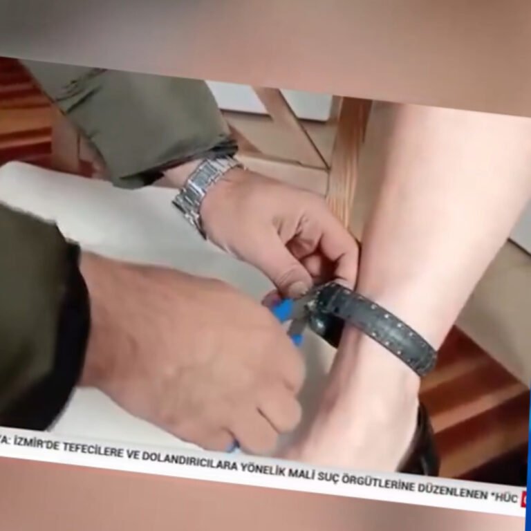 Kelepçenin çıkarıldığı anları paylaştı