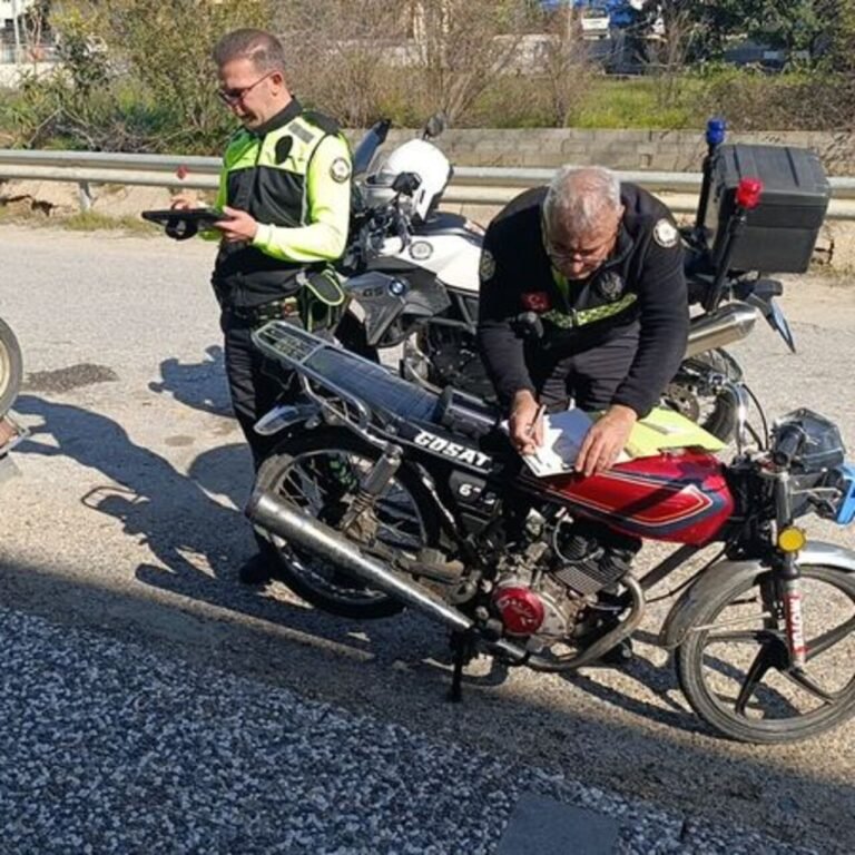 Manavgat'ta plakasız motosikletlere ceza