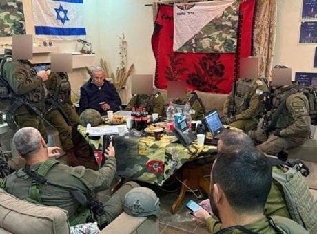 Skandal görüntüler! Filistinlinin evine baskın düzenlendi, Netanyahu bizzat katıldı