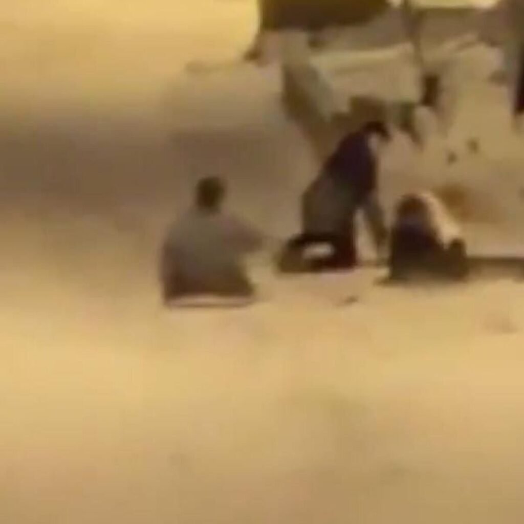 Tepsiyle kayan genç kız feci yaralandı!