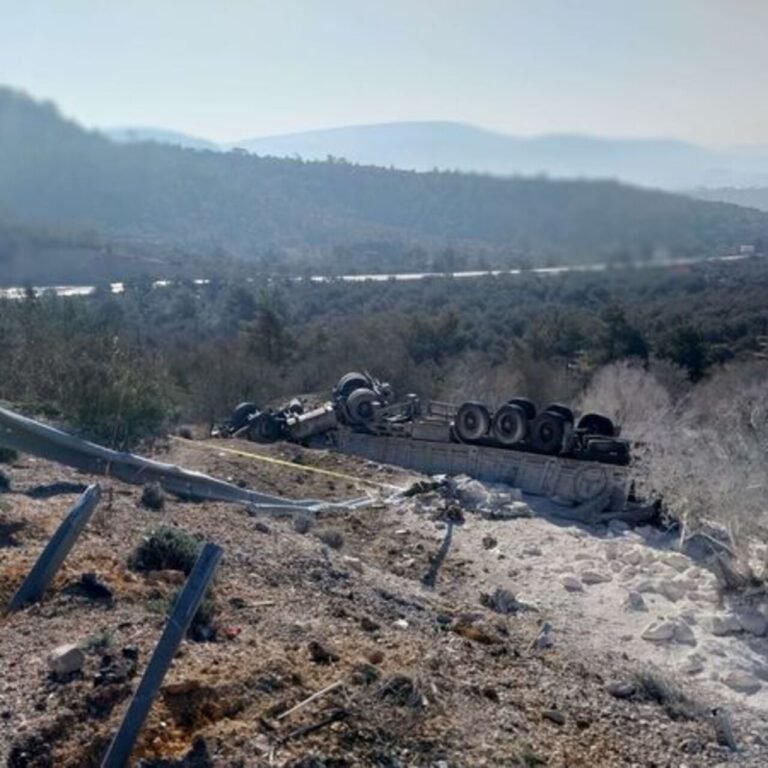 TIR, bahçeye uçtu! 2 can kaybı var