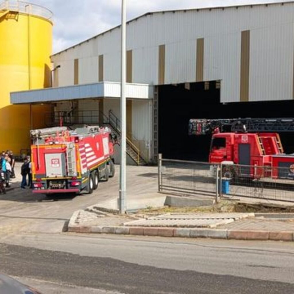 Aliağa'da yağ fabrikasında patlama! 1 ölü, 4 yaralı