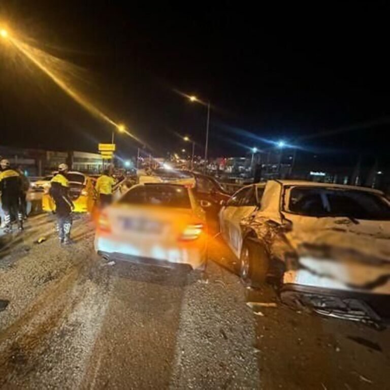 Ankara'da 9 araçlık zincirleme kaza: 4 yaralı