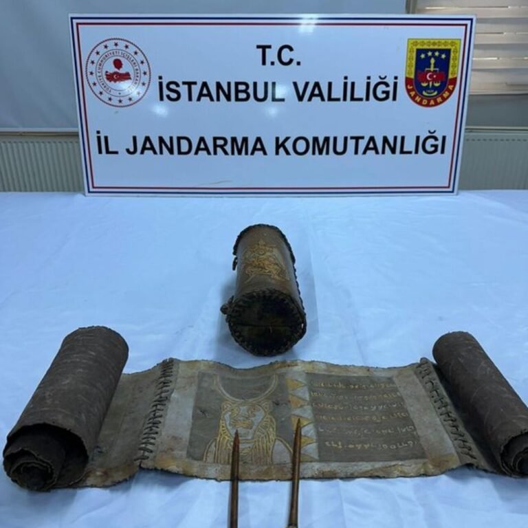 Bin 200 yıllık Tevrat ele geçirildi