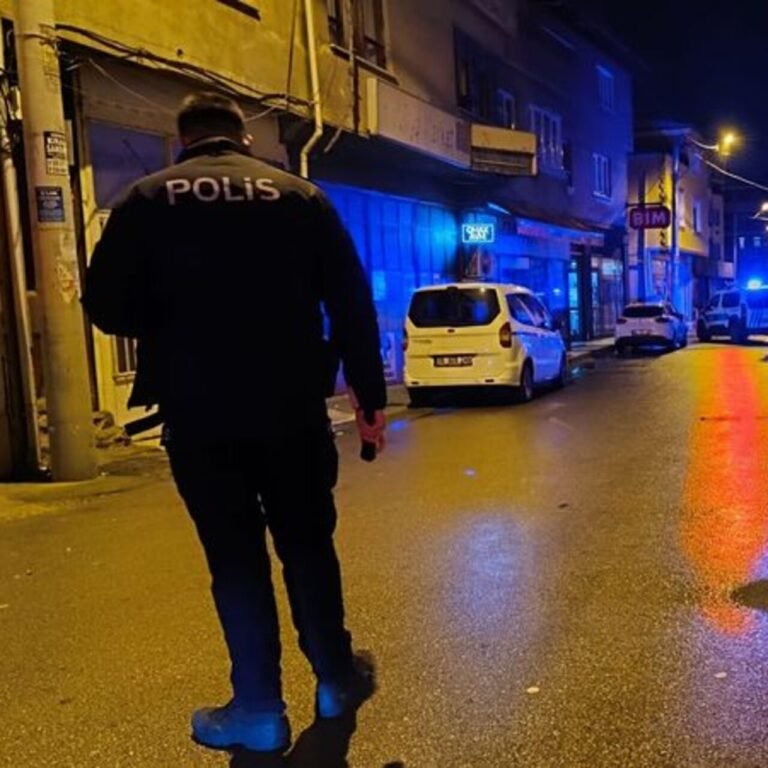 Bursa'da bıçaklı kavga: 1'i ağır 3 yaralı