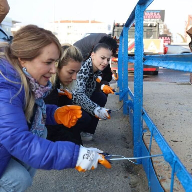 Güzelbahçe'de "Fırçanı, Boyanı Al Gel" kampanyası