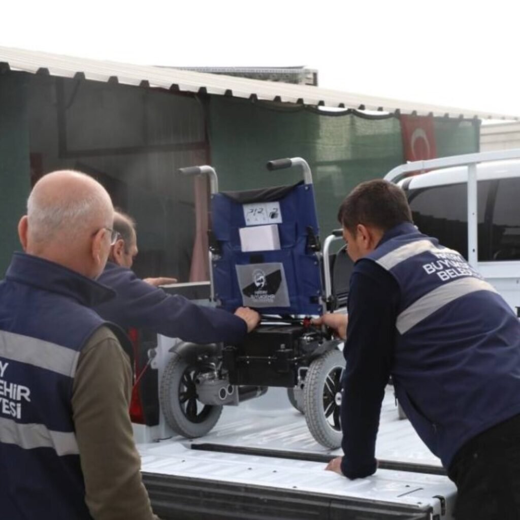 Hatay'da tekerlekli sandalye desteği