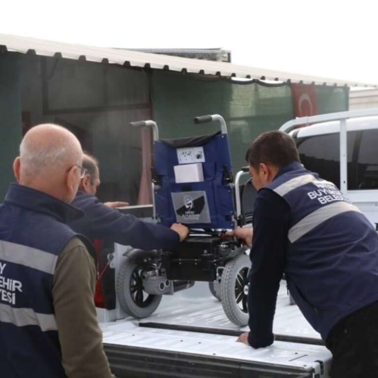 Hatay'da tekerlekli sandalye desteği