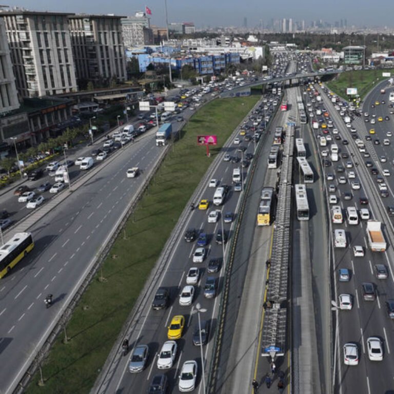 İstanbul'da trafik kilitlendi