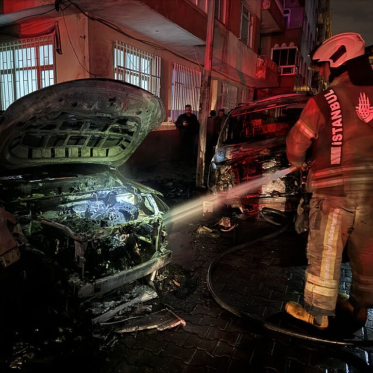 İstanbul'da yanan 6 araç küle döndü