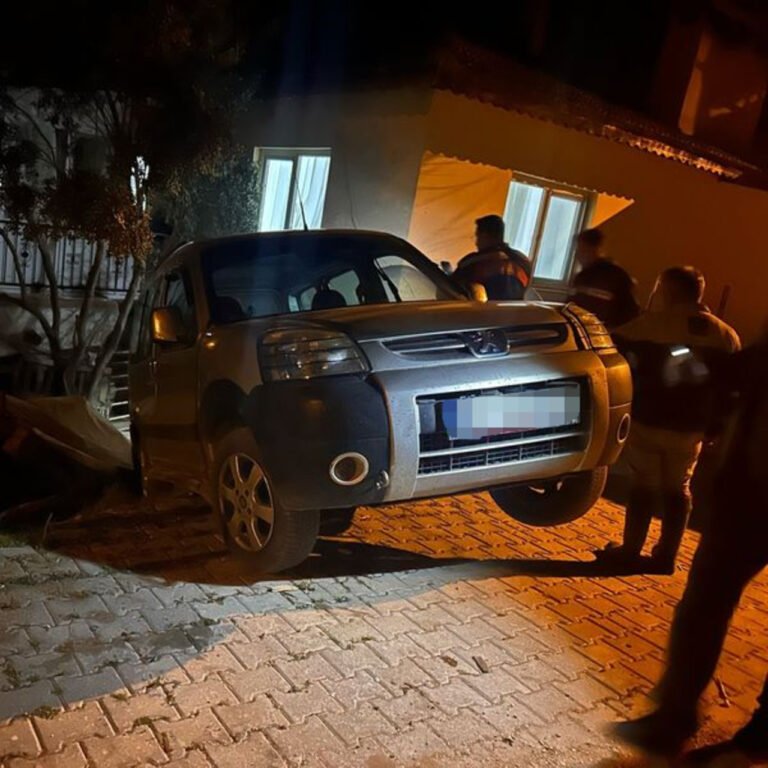 Kaçak avcıların kaçtığı araç askıda kaldı