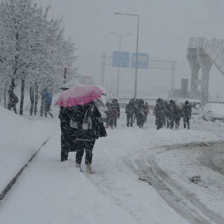 Kar esareti! 80 yol kapandı!