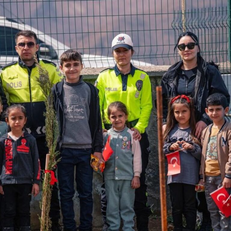 Kato Dağı eteklerine fidan diktiler