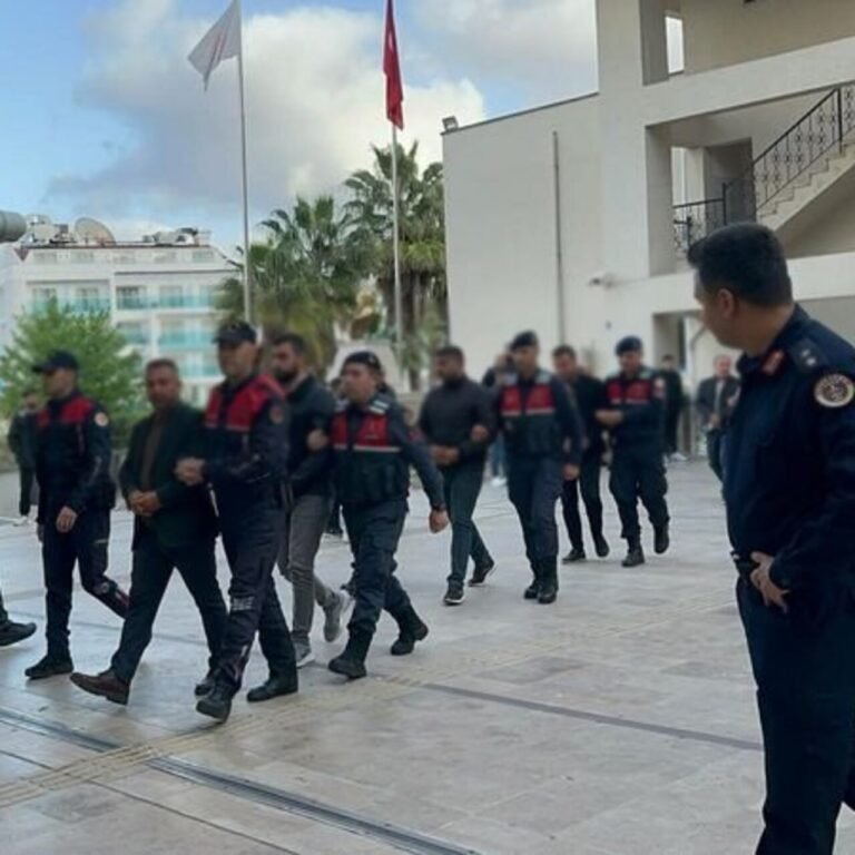 Marmaris'te tefecilik operasyonu: 8 tutuklama