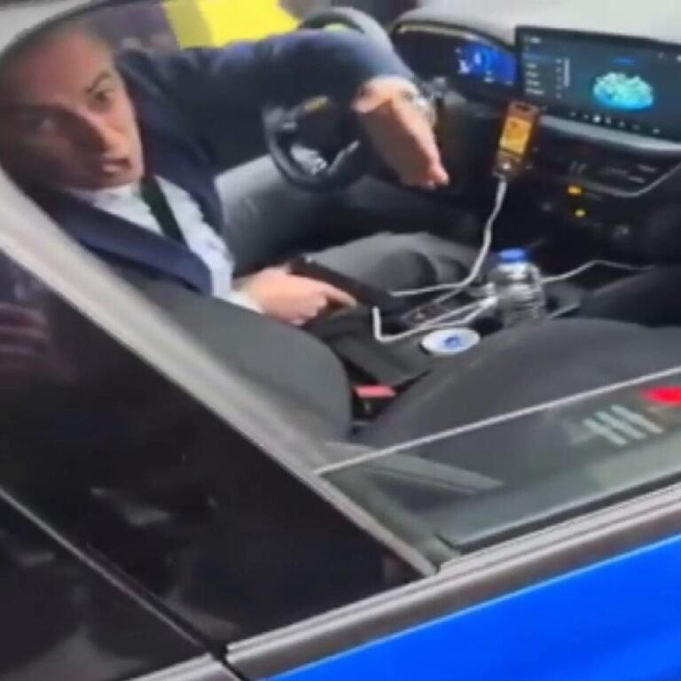 Motosikletliyi silahla tehdit etti!