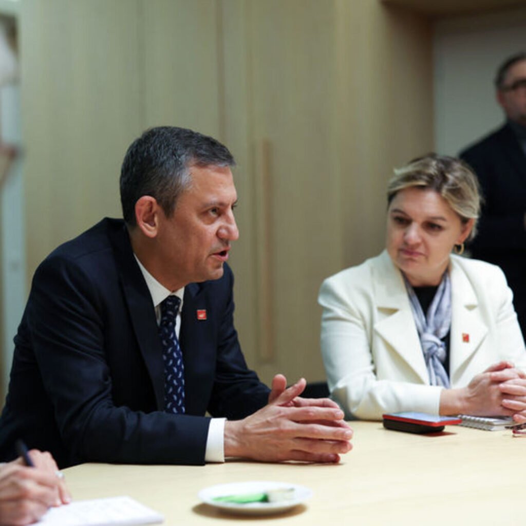 Özel, Akar'a tazminat ödeyecek