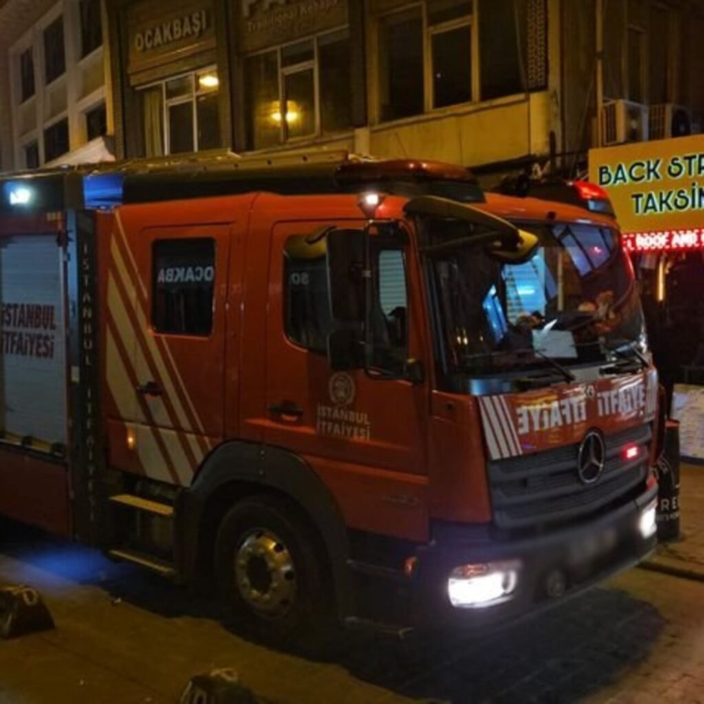 Restoranda asansör boşluğuna düştü