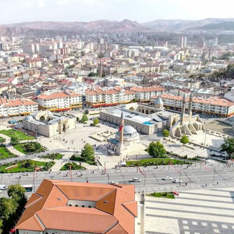 Sivas'ta kadınlar erkekleri geçti