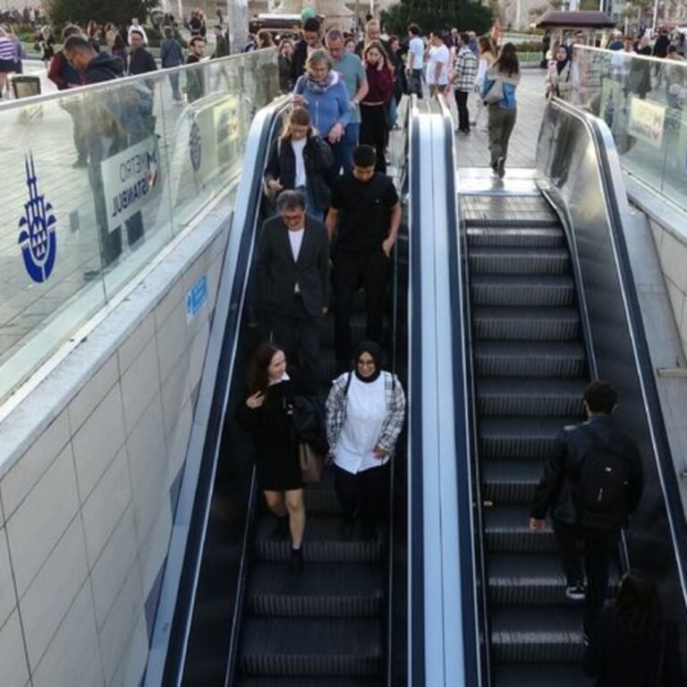 Taksim ve Şişhane istasyonu işletmeye açıldı