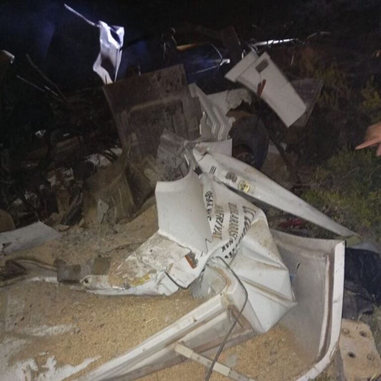 TIR şarampole yuvarlandı: 2 ölü