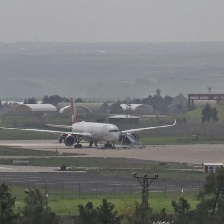 Acil iniş yapan uçak, kalkış yapamadı
