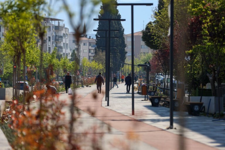 Buca'nın nostaljik demiryolu hattını günümüze taşıyan projede son viraj