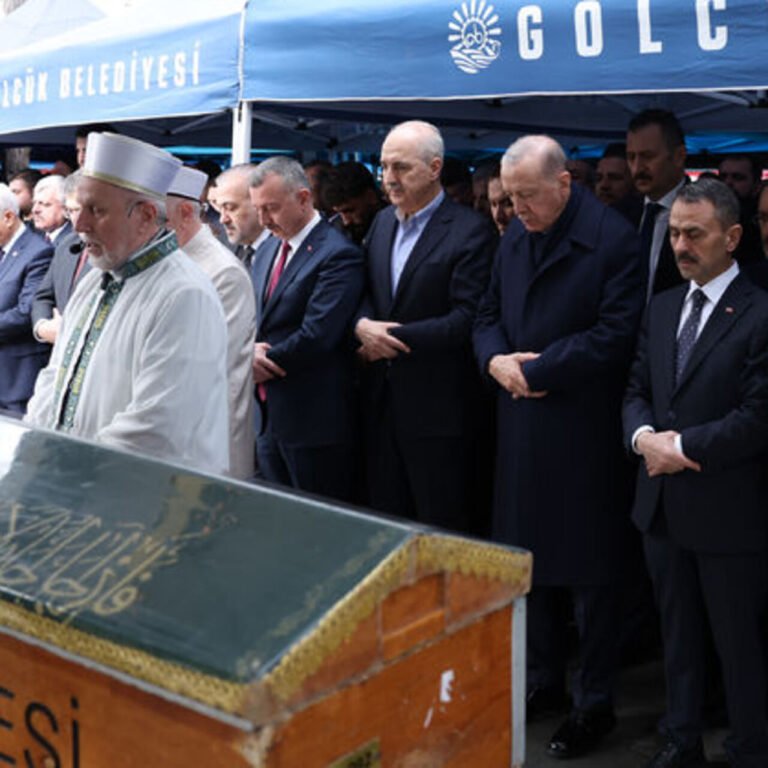 Burhan Abiş'in cenaze törenine katıldı
