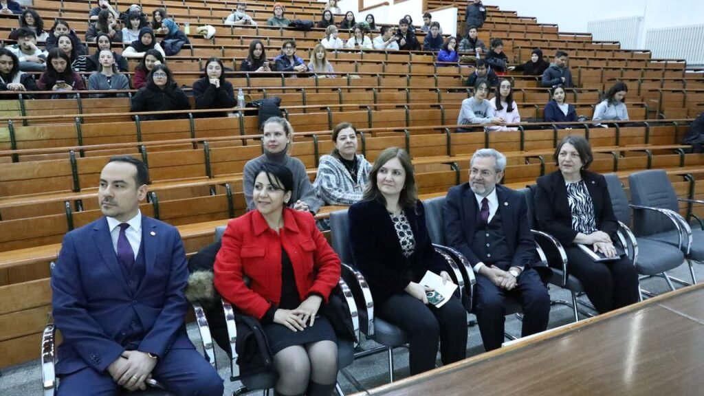 Fen Fakültesi Dekanı öğrencilere seslendi: Geleceğin bilim insanlarısınız”