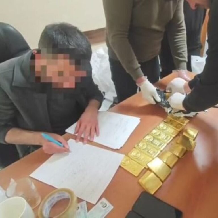 Havalimanında 66 kilo altın! 107 bin dolar ve 133 bin avro ele geçirildi!