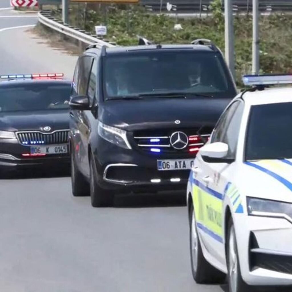 İmamoğlu ile görüşen Özel'den açıklama
