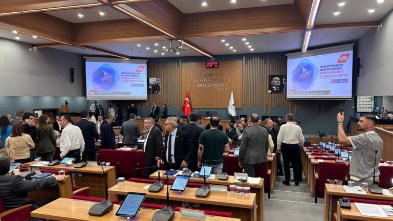 İzBB Meclisinde ‘İmamoğlu’ gerginliği: CHP Grup Sözcüsü “Ruh hali yerinde değil” dedi, meclis karıştı!