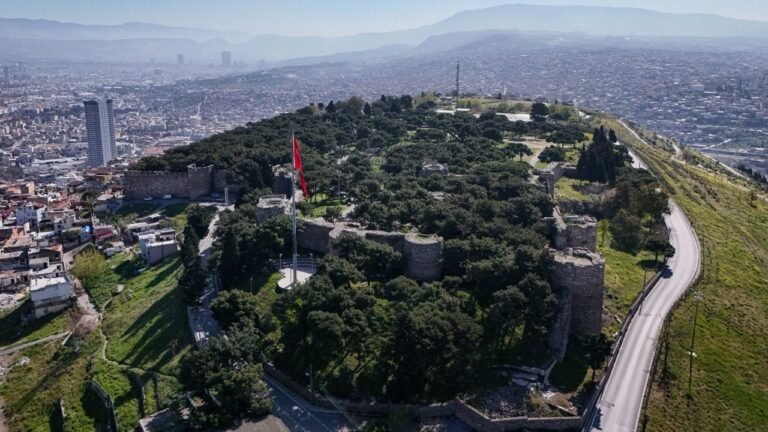 İzmir’in zirvesinde tarih var: İşte tüm ihtişamıyla Kadifekale