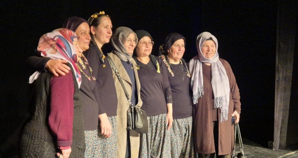 Kozak Yukarıbey Köy Tiyatrosu, Eskişehir'de sahne aldı