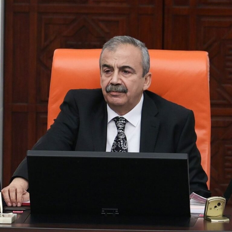 Sırrı Süreyya Önder ile ilgili açıklama: Başka bir kırılma noktasındayız