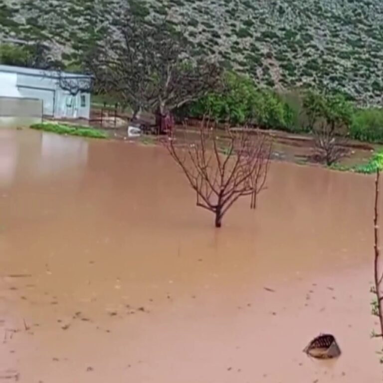 Taşan dere köyü vurdu!