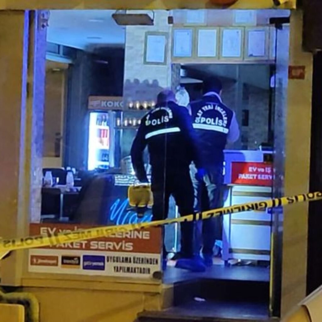 Üsküdar'da 'Evimin önüne çöp attın' kavgasında bıçaklanarak yaşamını yitirdi
