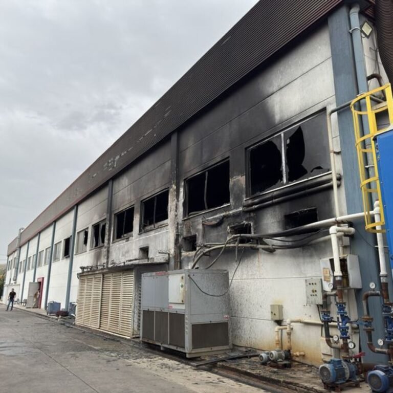 Balıkesir'deki fabrika yangını söndürüldü