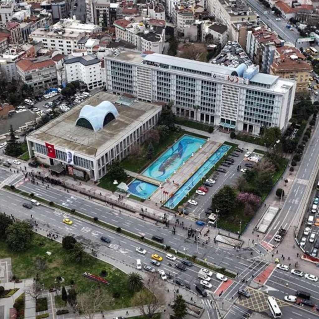 İBB'ye 4