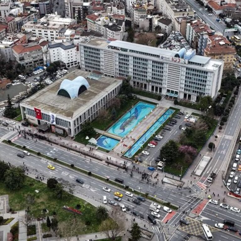 İBB'ye 4