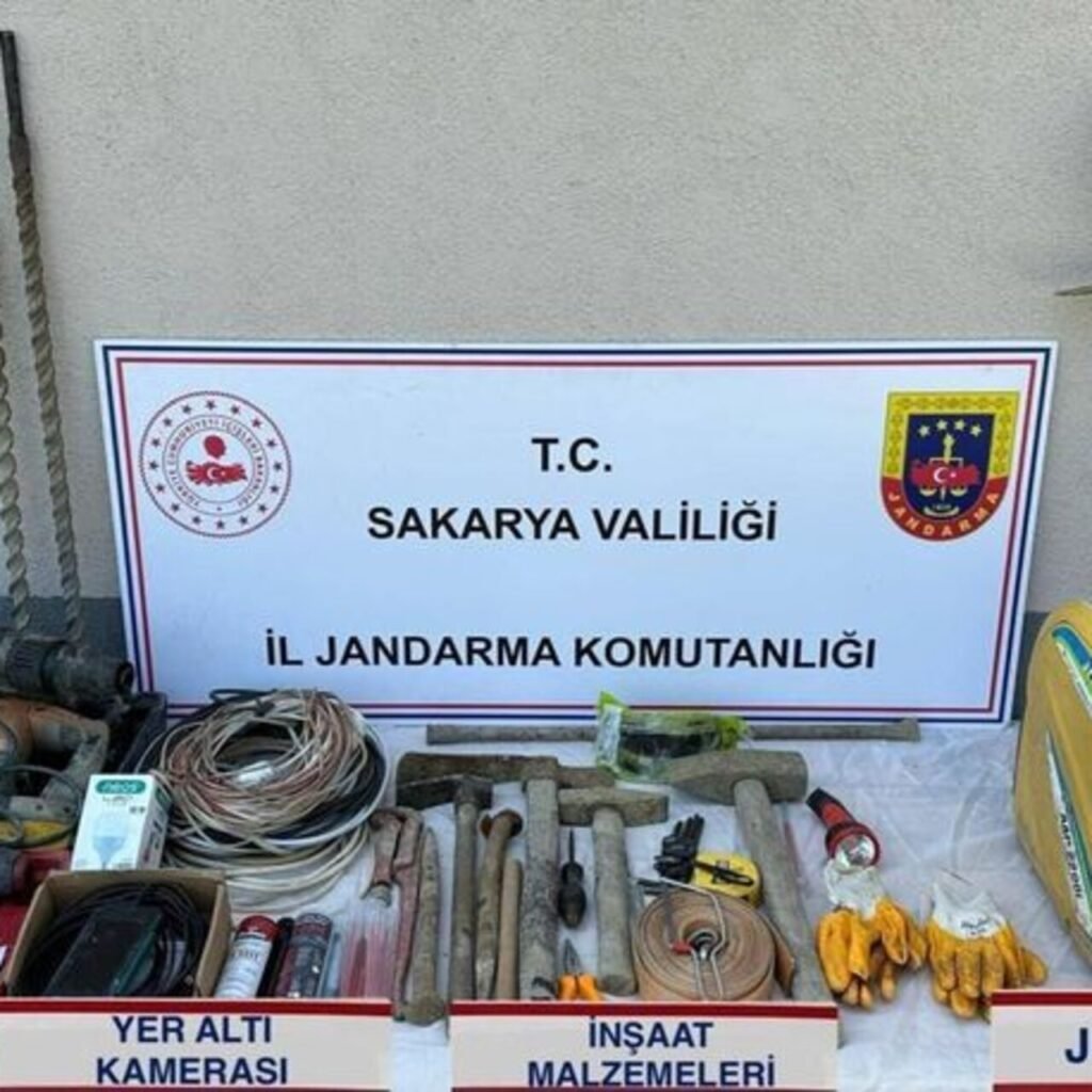 Kaçak kazı yapan 3 kişiye suçüstü