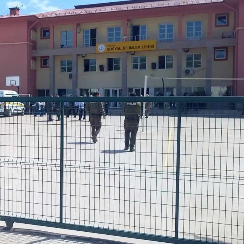 Lisede vahşet! 1 kadın öldürüldü!